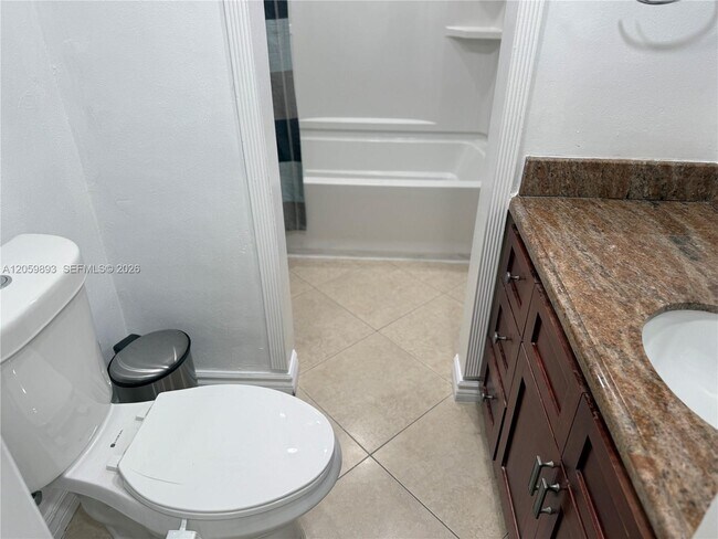 Building Photo - 1100 W 35th St