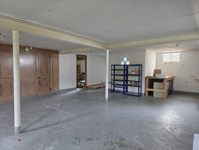 Building Photo - Charming and well-maintained ranch style available now!