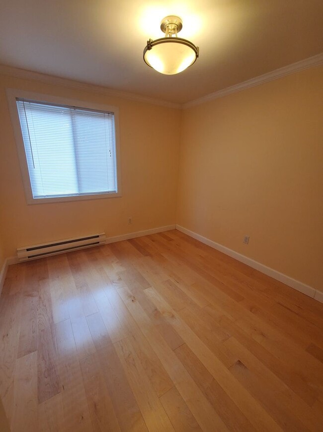 Building Photo - Beautifully Updated Home in Sought-After S...
