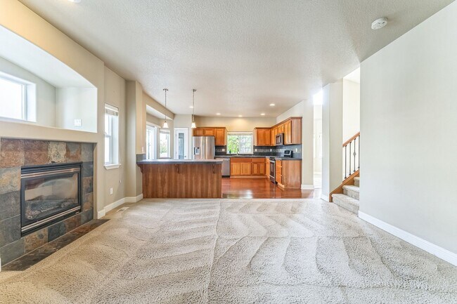 Building Photo - AVAILABLE FOR SHOWING ON 10/15!