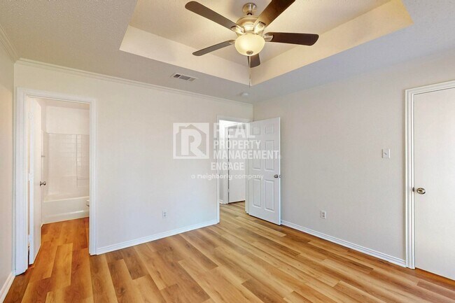 Building Photo - 404 Truman St