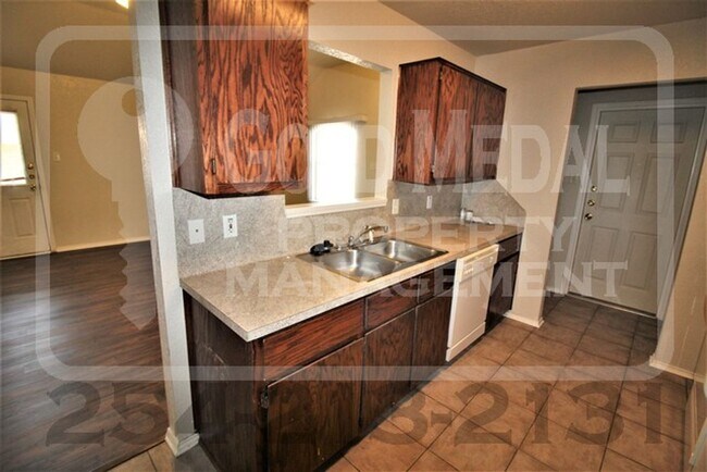 Building Photo - 2600 Lucille Dr
