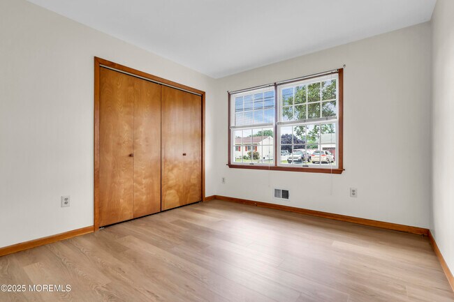 Building Photo - 186 Cherry Quay Rd