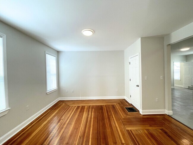 Building Photo - 25 Bennett St