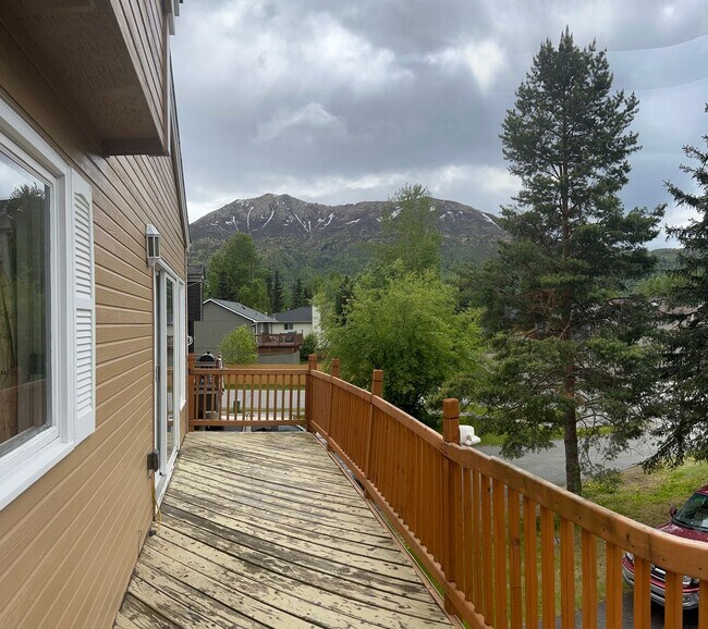 Building Photo - 4 bed/ 2 bath beauty in Eagle River