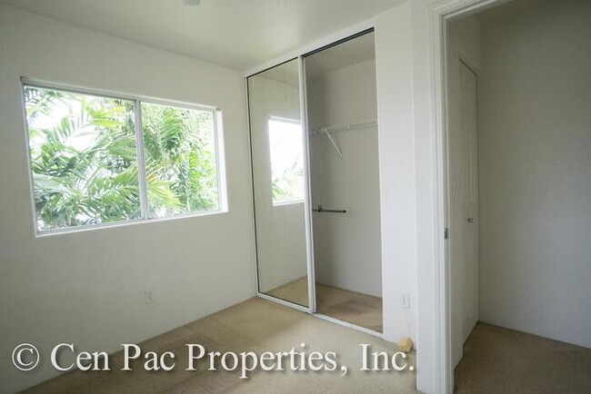 Building Photo - 2 Bed/2 Bath/ 2 Parking Stalls - Close to ...