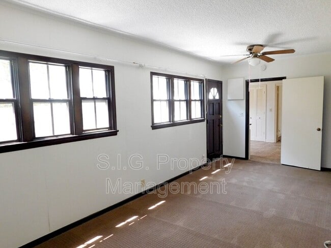 Building Photo - 1186 New York Dr