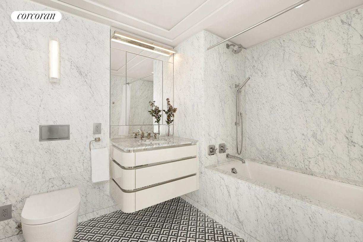 Building Photo - 301 Park Ave