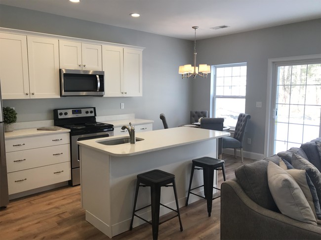 Building Photo - 2405 Rosa RoadRidge Manor Ct