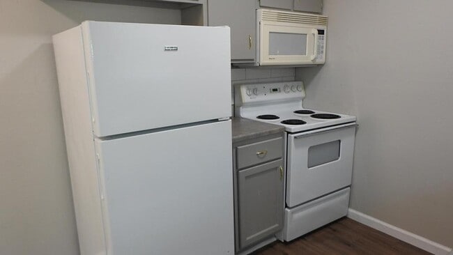 Building Photo - 408 NE Westwind Dr
