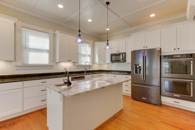 Building Photo - 1051 Naval Ave