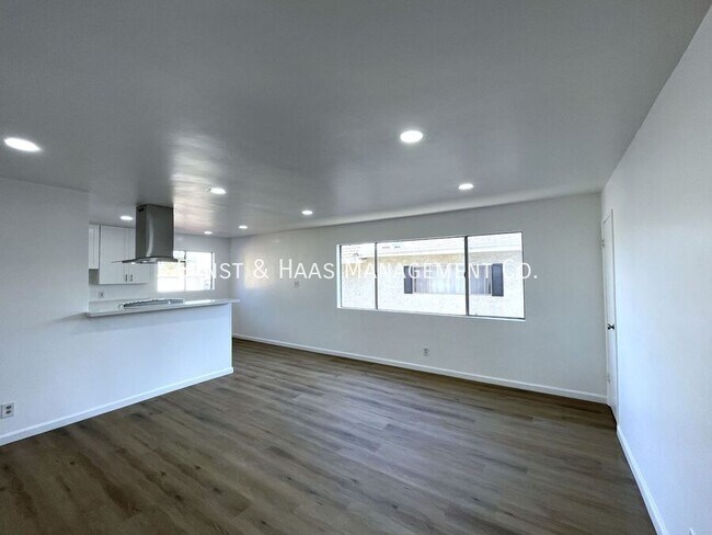 Building Photo - 4300 E 5th St