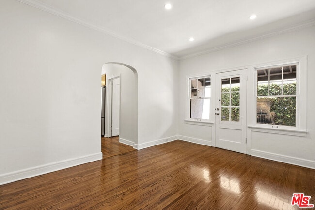 Building Photo - 448 Westmount Dr