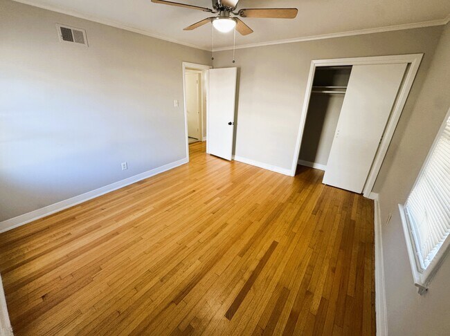 Building Photo - 830 Stratford Rd