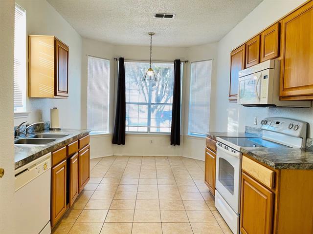 Building Photo - 4337 Park Creek Cir N