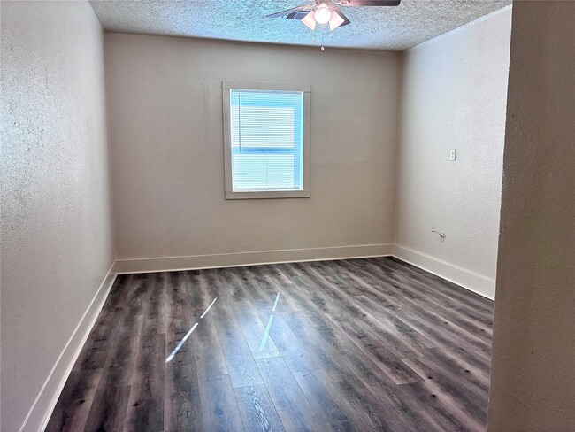 Building Photo - 1115 Shawnee St