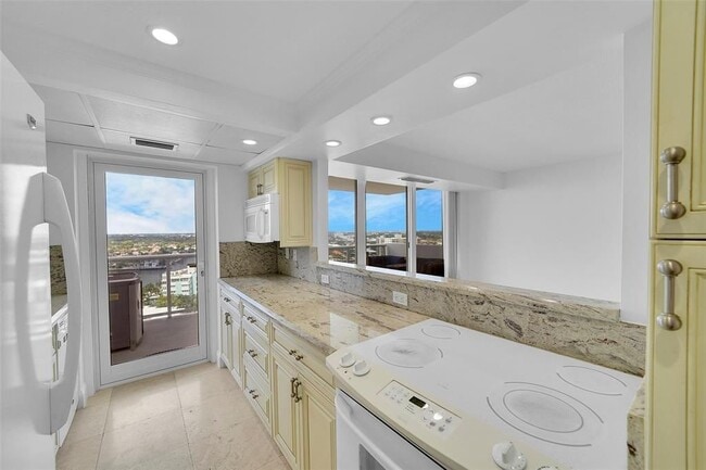 Building Photo - 2841 N Ocean Blvd