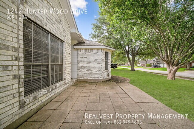Building Photo - 1242 Hunter Wood Dr