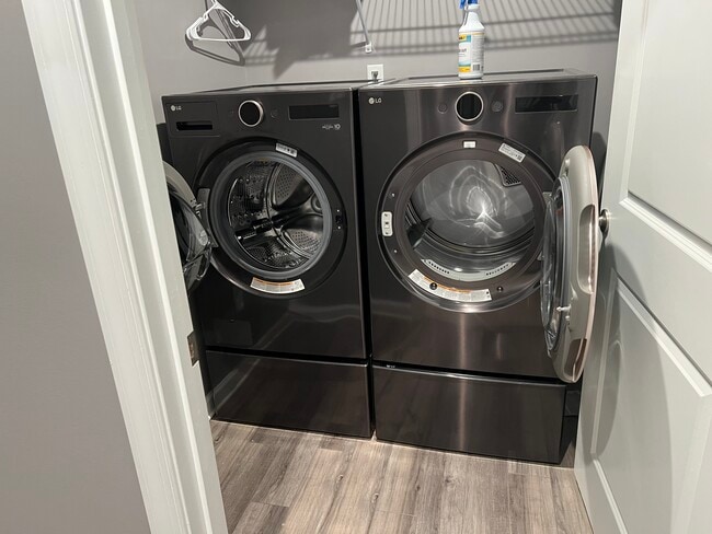 Building Photo - 208 Normandy Cres