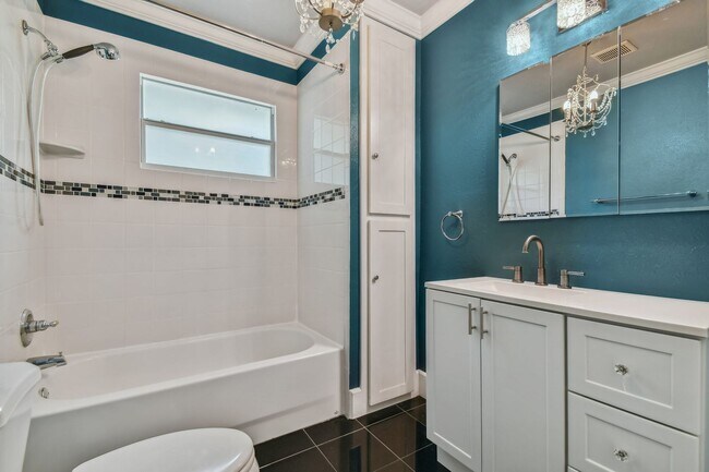 Building Photo - Riverside Heights Historic Bungalow!