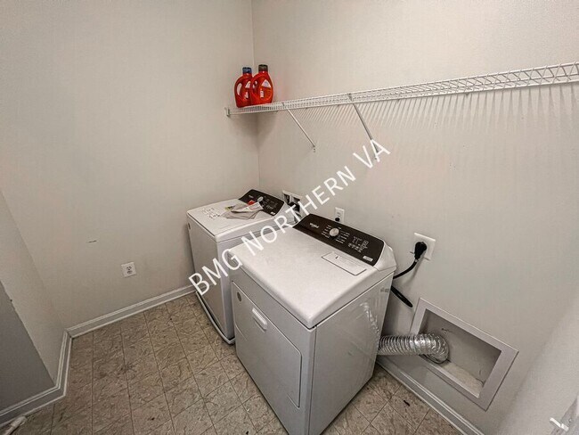 Building Photo - 9535 Center St