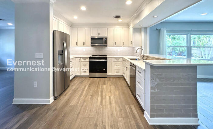 Building Photo - 111 Carlyle Dr