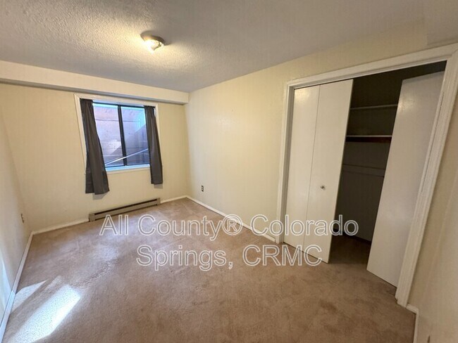 Building Photo - 931 Kings Crown Rd