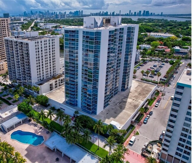 Building - 2655 Collins Ave