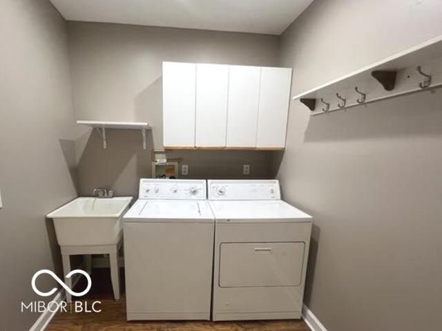 Building Photo - 945 Fox Hill Dr