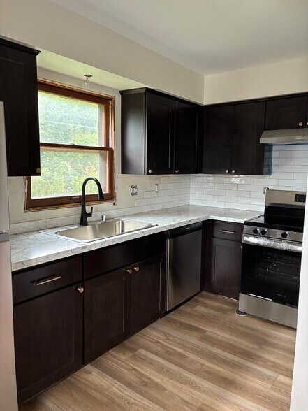 Building Photo - 12125 W Dearbourn Ave