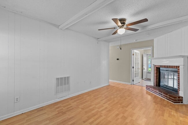 Building Photo - Charming 3-Bedroom Ranch in Quiet Chesapea...