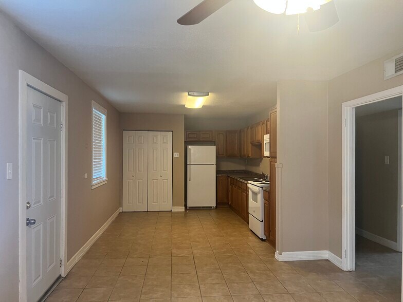 Building Photo - 2110 Willow St