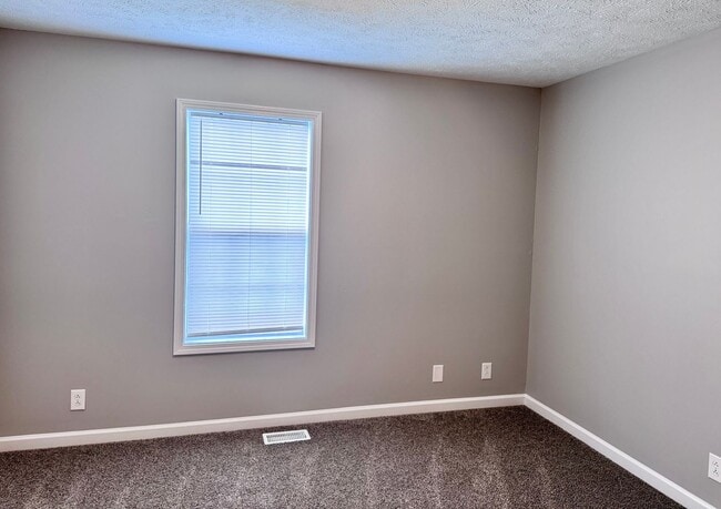 Building Photo - 357 Treeland Dr