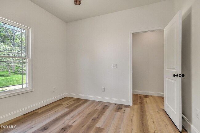 Building Photo - 703 Swadley Rd