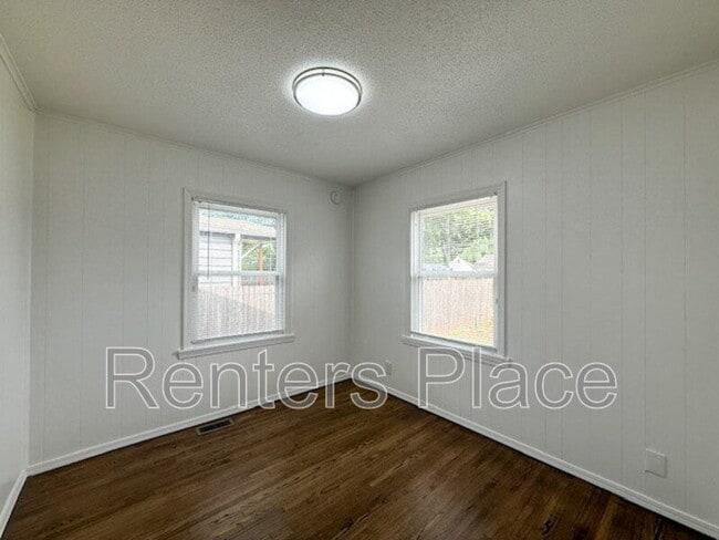 Building Photo - 22 E 53rd Pl