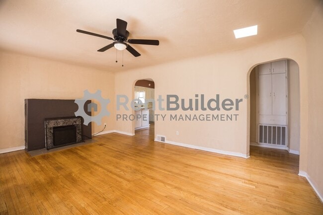 Building Photo - CALL US TODAY AT (505) 808-6467 TO SCHEDUL...