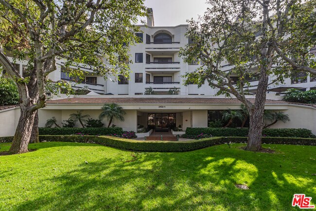 Building Photo - 2102 Century Park Ln