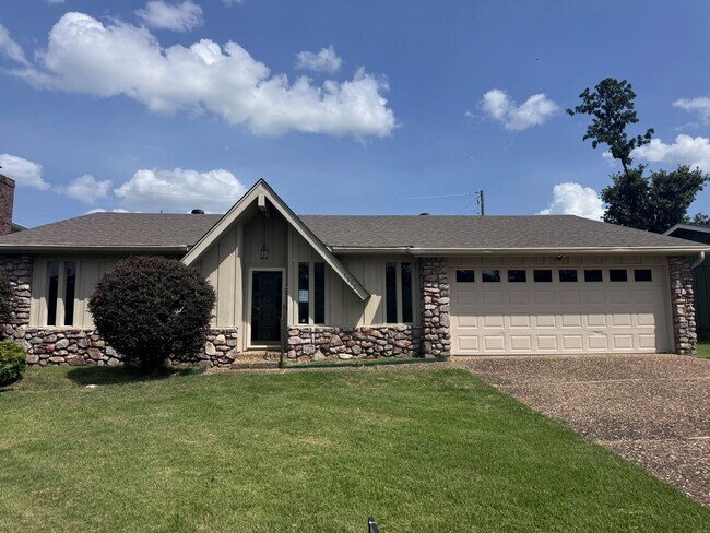 Building Photo - 1115 Briar Creek Rd