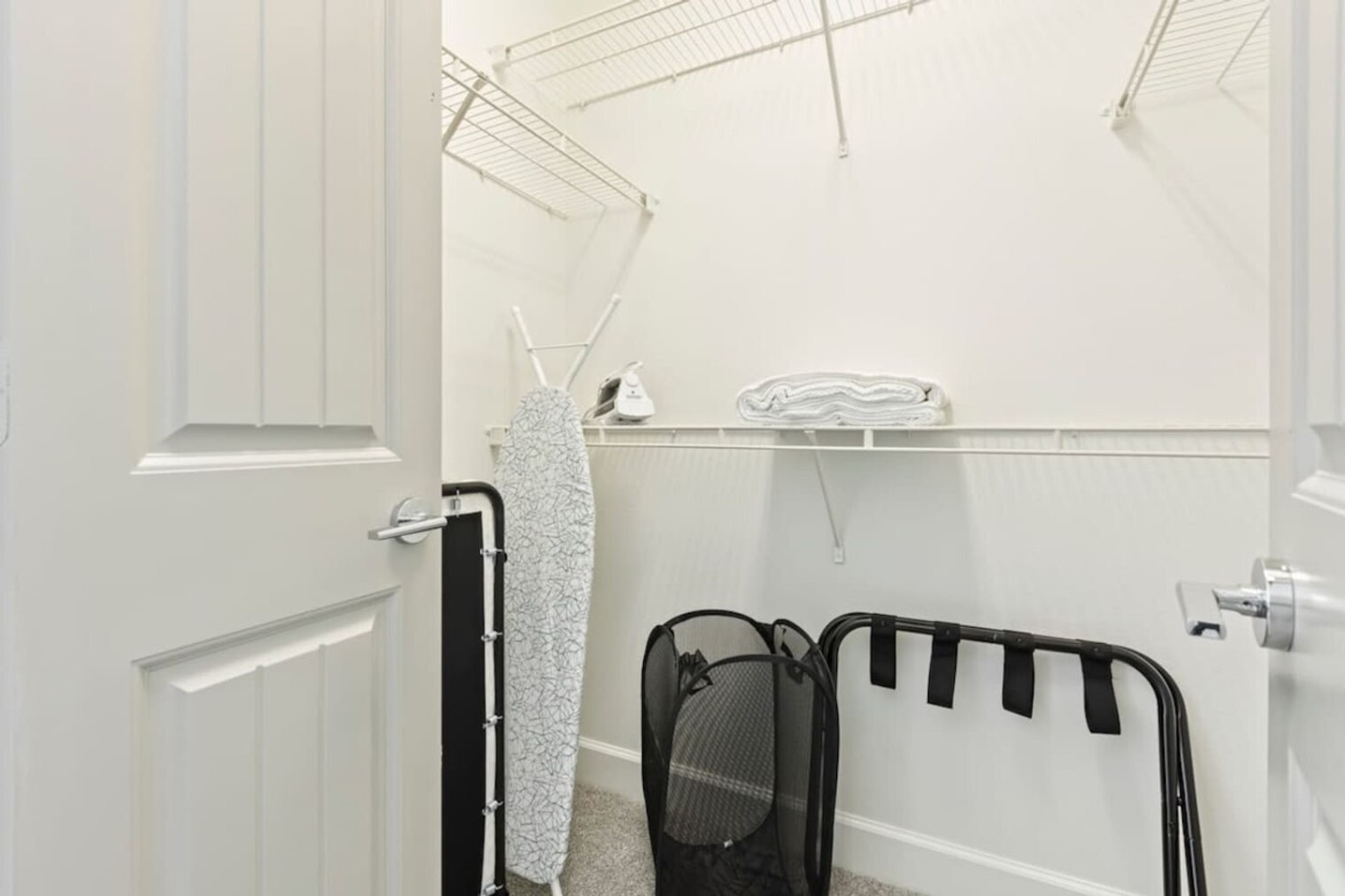 Building Photo - 5275 Town and Country Blvd