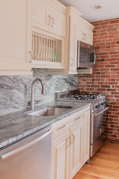 Building Photo - 159 State St