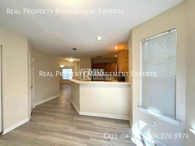 Building Photo - Desirable 2 Bedroom, 2 Bathroom Townhome r...