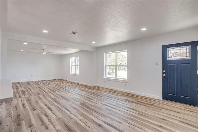 Building Photo - 521 Mesquite Ave N