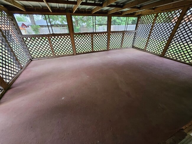 Building Photo - Beautiful 3 bed 2 bath house, Ready for Re...