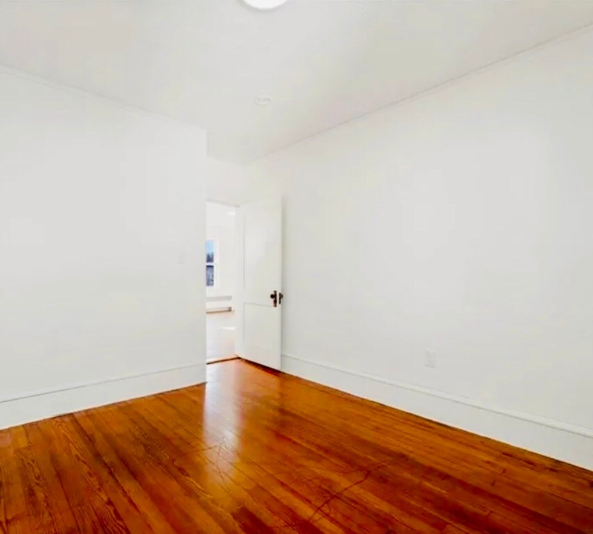 Building Photo - 19 Vale St