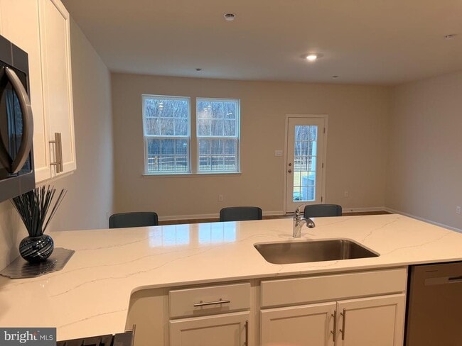Building Photo - 16 Whaler Dr