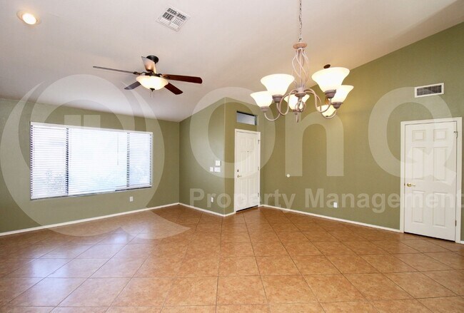 Building Photo - 4345 E Meadow Dr