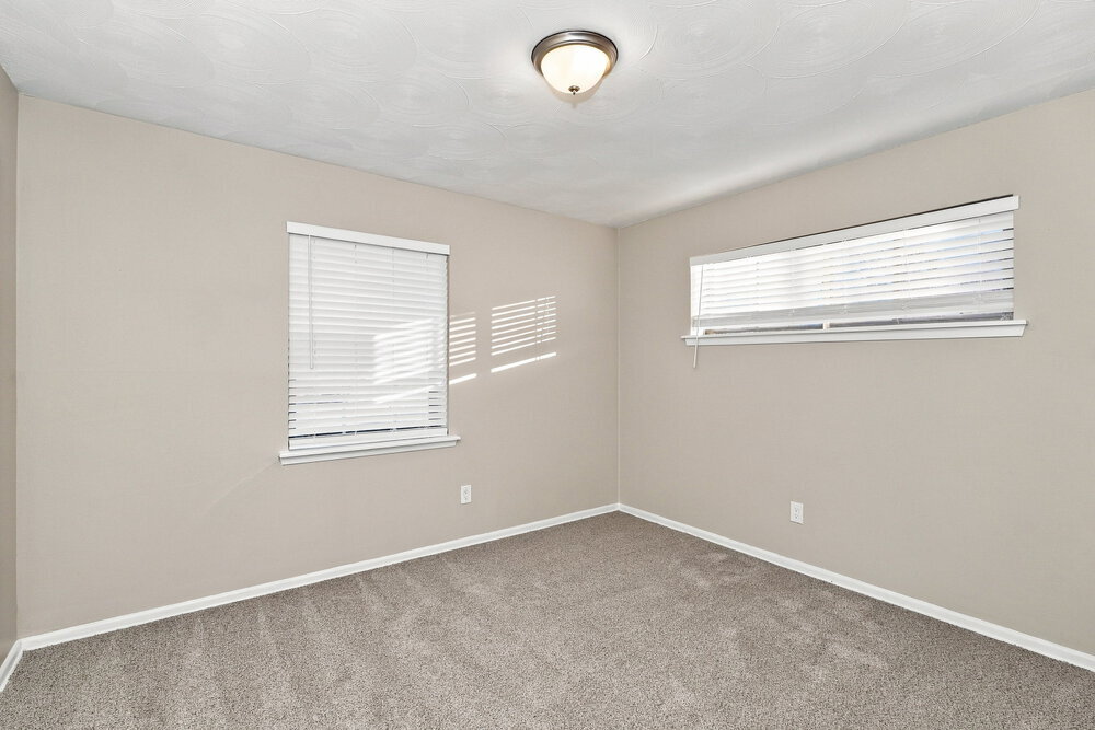 Building Photo - 2532 Belhaven Dr