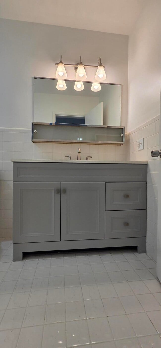 Building Photo - 1951 NE 56th St