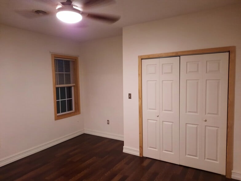 Building Photo - 247 Main St