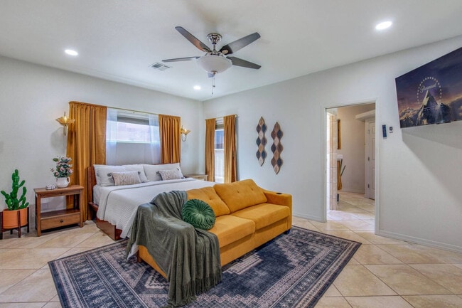 Building Photo - 1800 Burgundy Dr